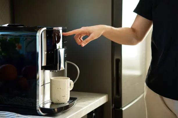 Cafeteira automática com moedor
