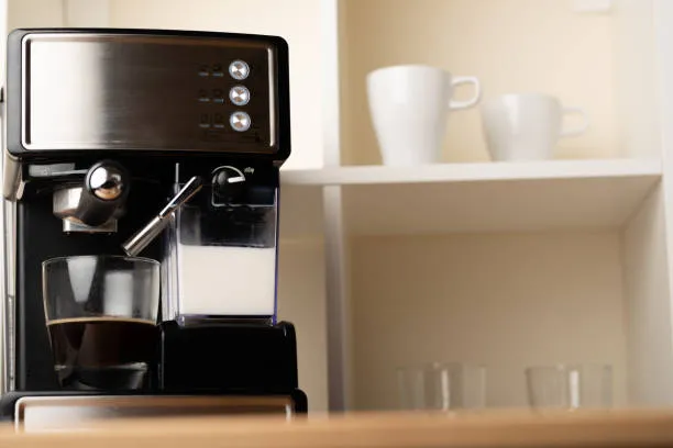 Cafeteira expresso automática com moedor de grãos
