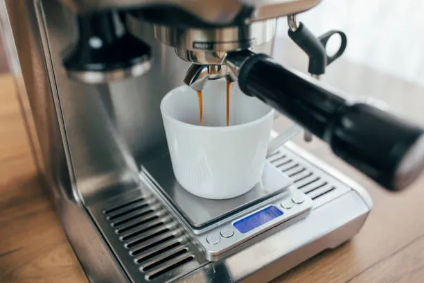 Cafeteira com moedor integrado