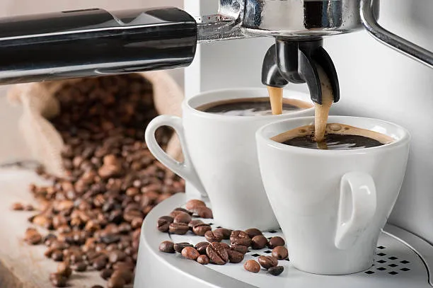 Cafeteira profissional com moedor